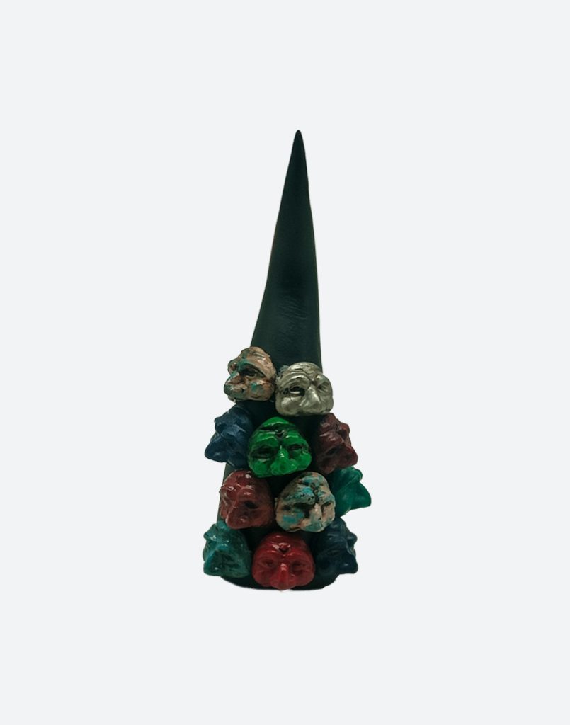 Corno in ceramica con maschere di pulcinella