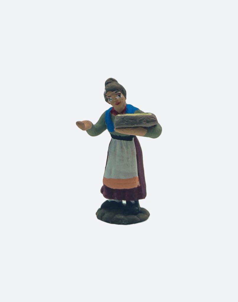 Donna con teglia in terracotta colorata a mano per presepe napoletano 5 cm